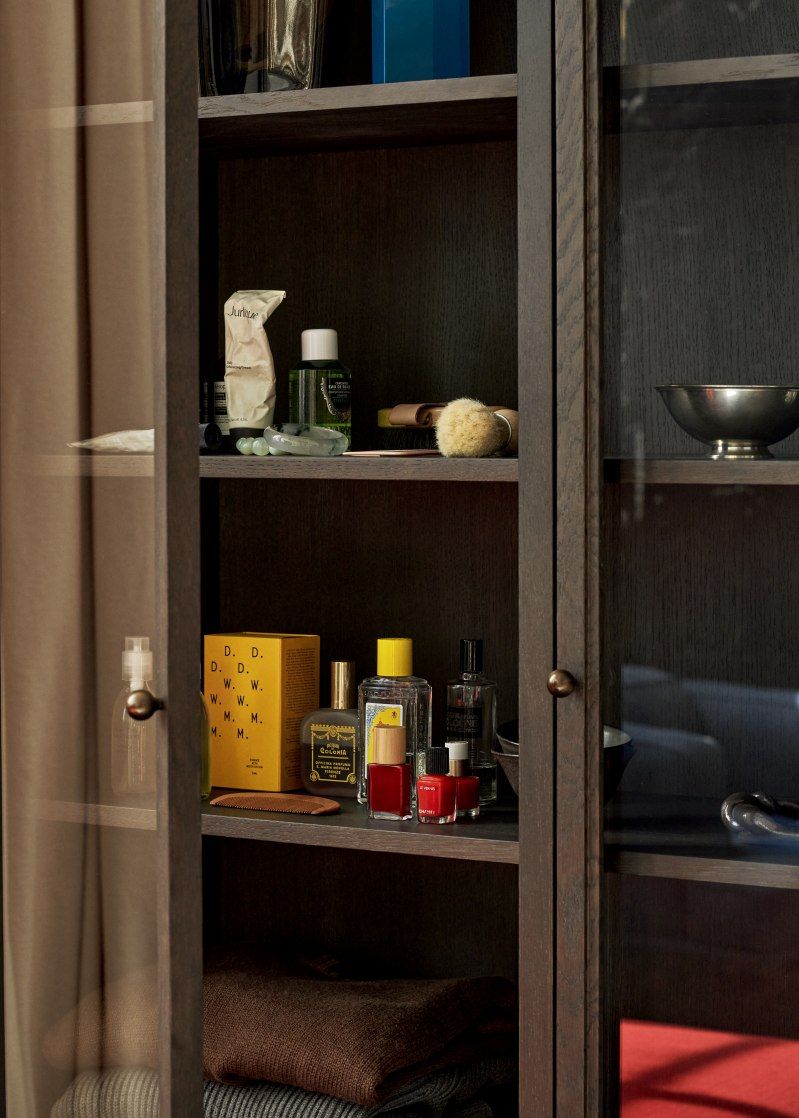 Trace SC88 cabinet / display case AndTradition