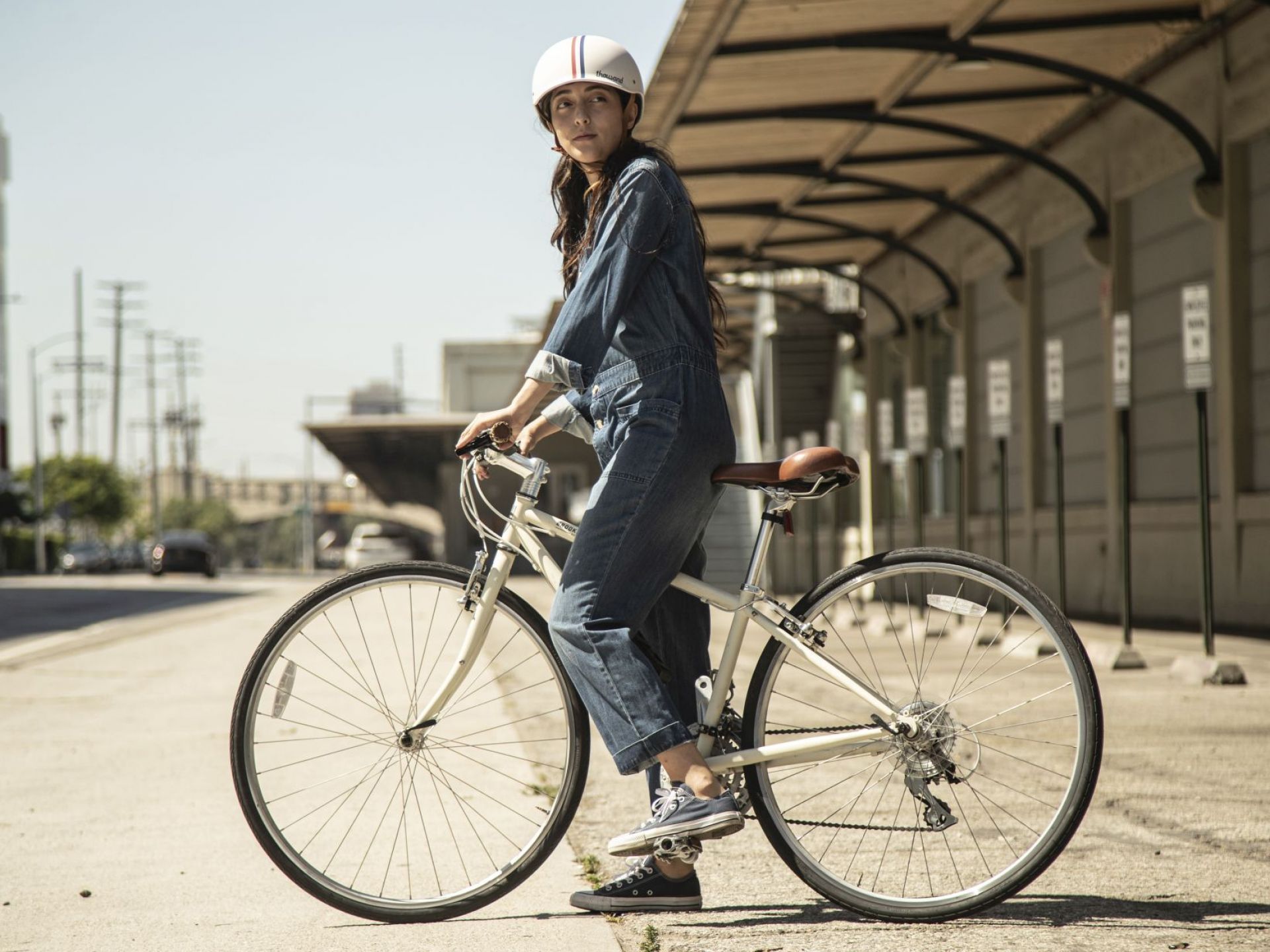Thousand helmet speedway creme top