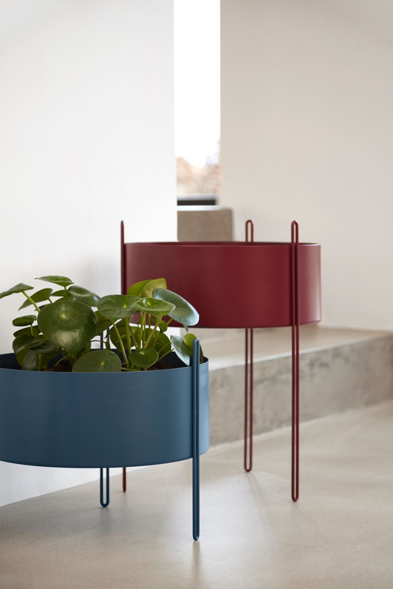 Pidestall Planter Large Taupe Woud