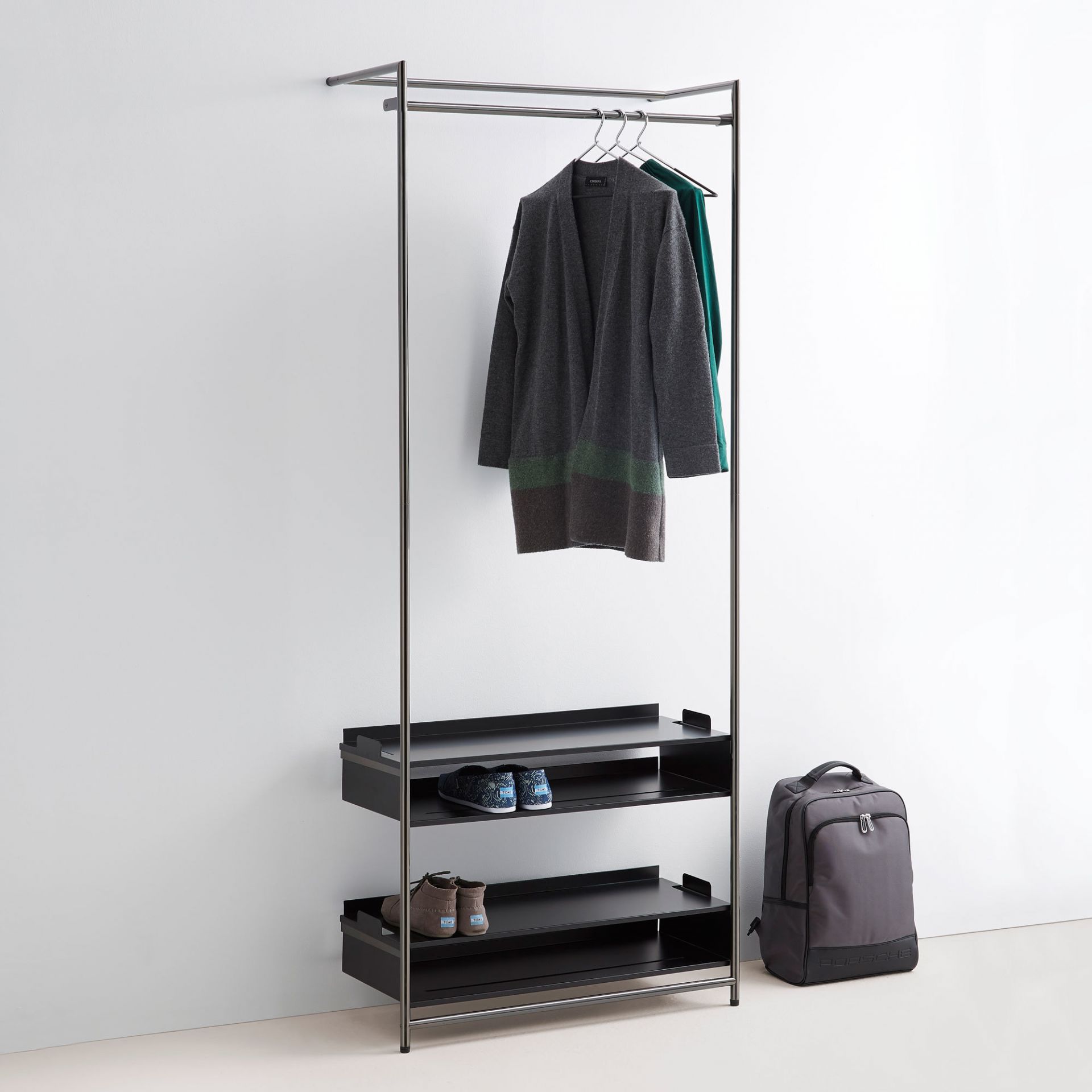 Vergelden schilder campagne Comba Anlehngarderobe Mox Gestell schwarz verchromt Tablaren schwarz |  Black structured | Black trays | MOX COMBA SCHWARZ STRU SCHWARZ