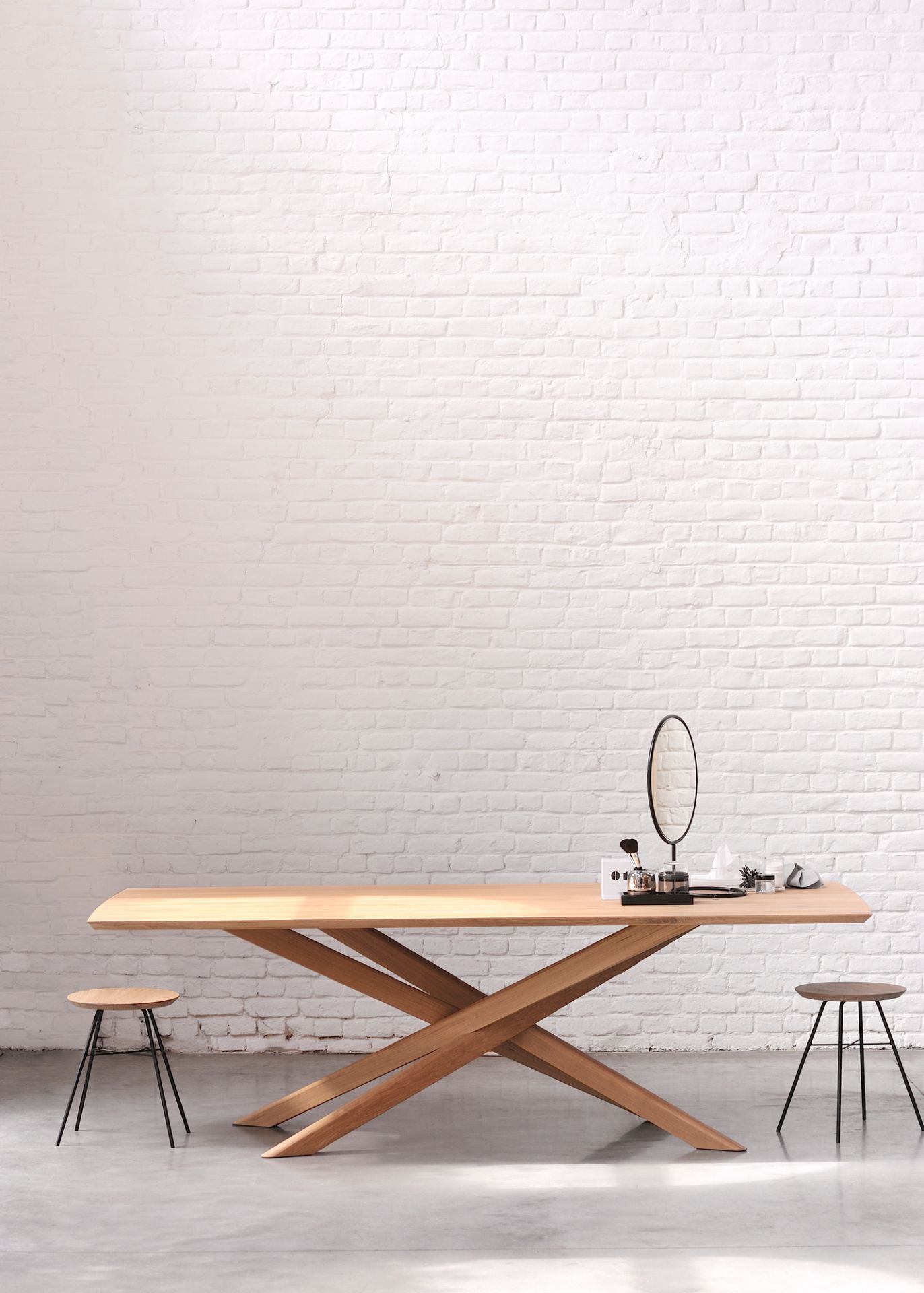 Mika dining table oak Ethnicraft