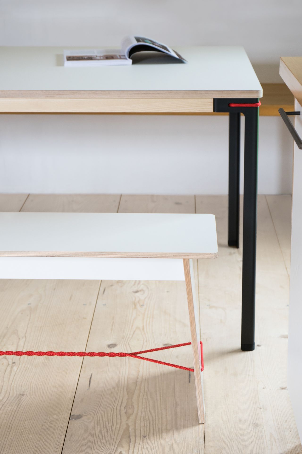 Langer Max bench 90 cm black rope red Nils Holger Moormann