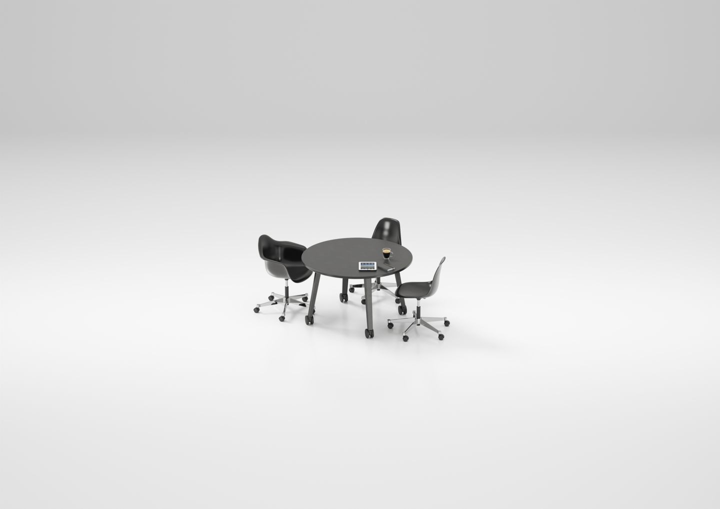Drei Eames Plastic Arm Chairs PACC Stühle von Vitra um einen runden Tisch. Bürostühle mit Rollen.