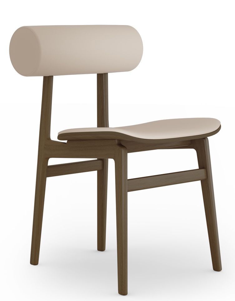 NORR11 Totem Chair Stuhl, gepolstert in Beige, Holzrahmen, moderner Designstuhl für Esszimmer und Wohnbereich.