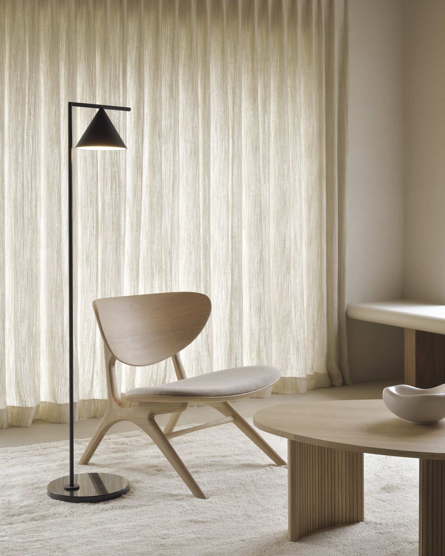 Eye Lounge chair oak lacquered Off White fabric Ethnicraft