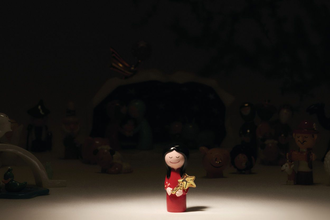Alessi AGJ01 Figlio delle stelle Porzellanfigur, Teil einer Krippenszene mit Maria, Josef und den Heiligen Drei Königen.