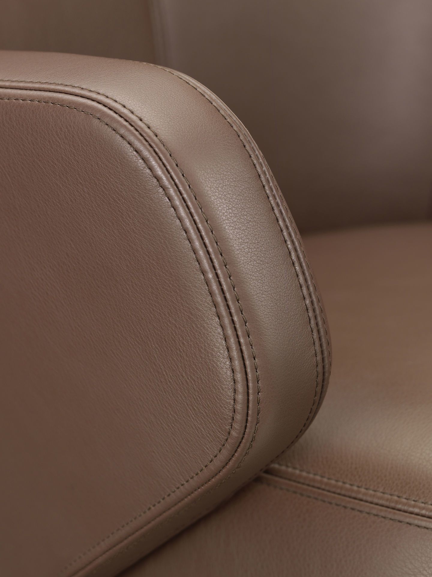 Grand Conference Lowback Chair Vitra