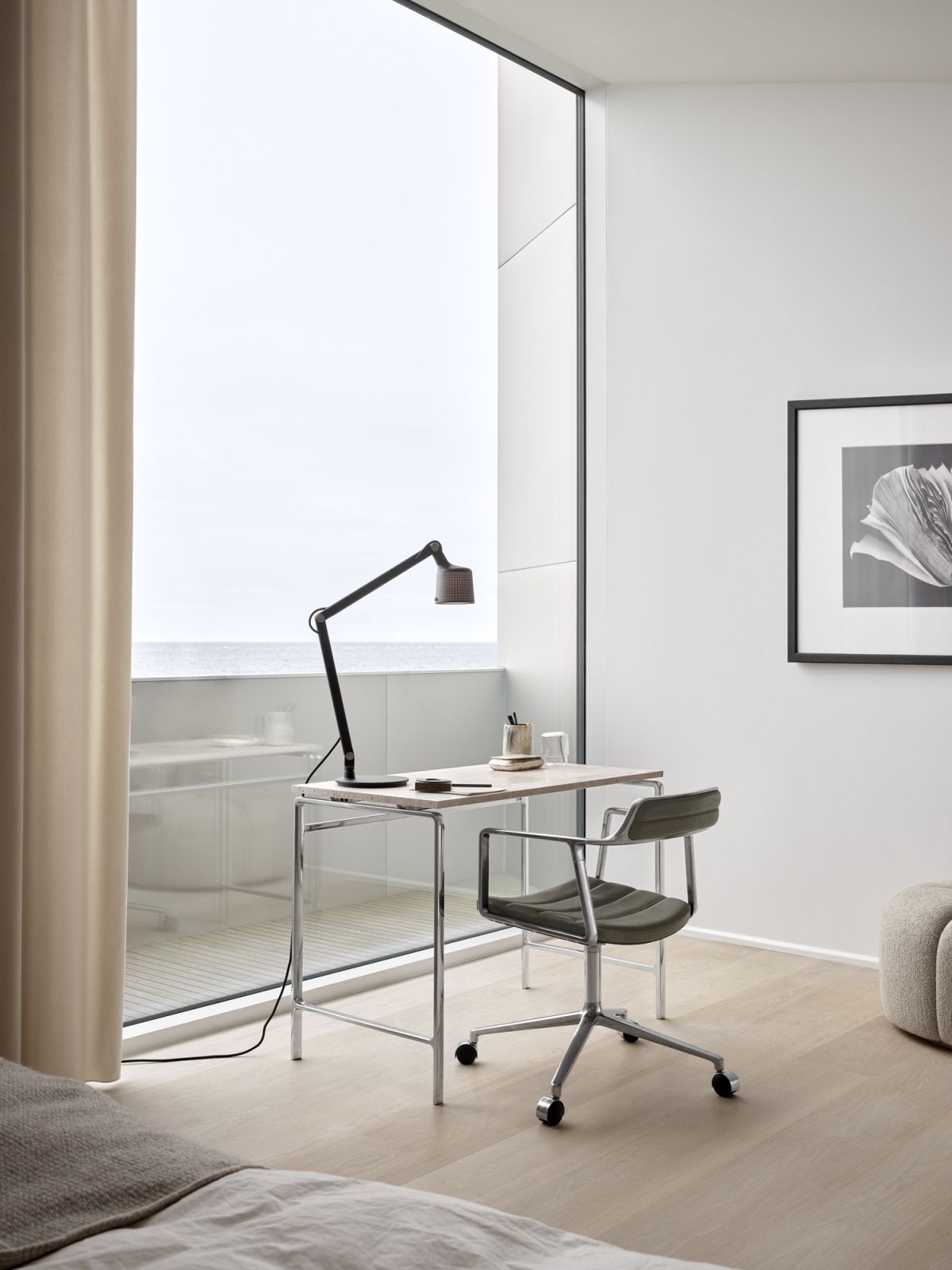 VIPP452 Swivel Chair with Gliders Vipp