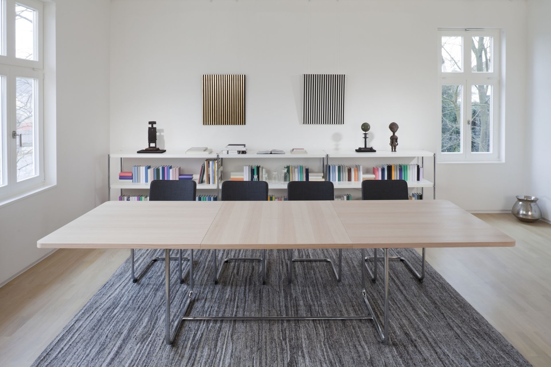 S 1072 Dining table extendable Thonet