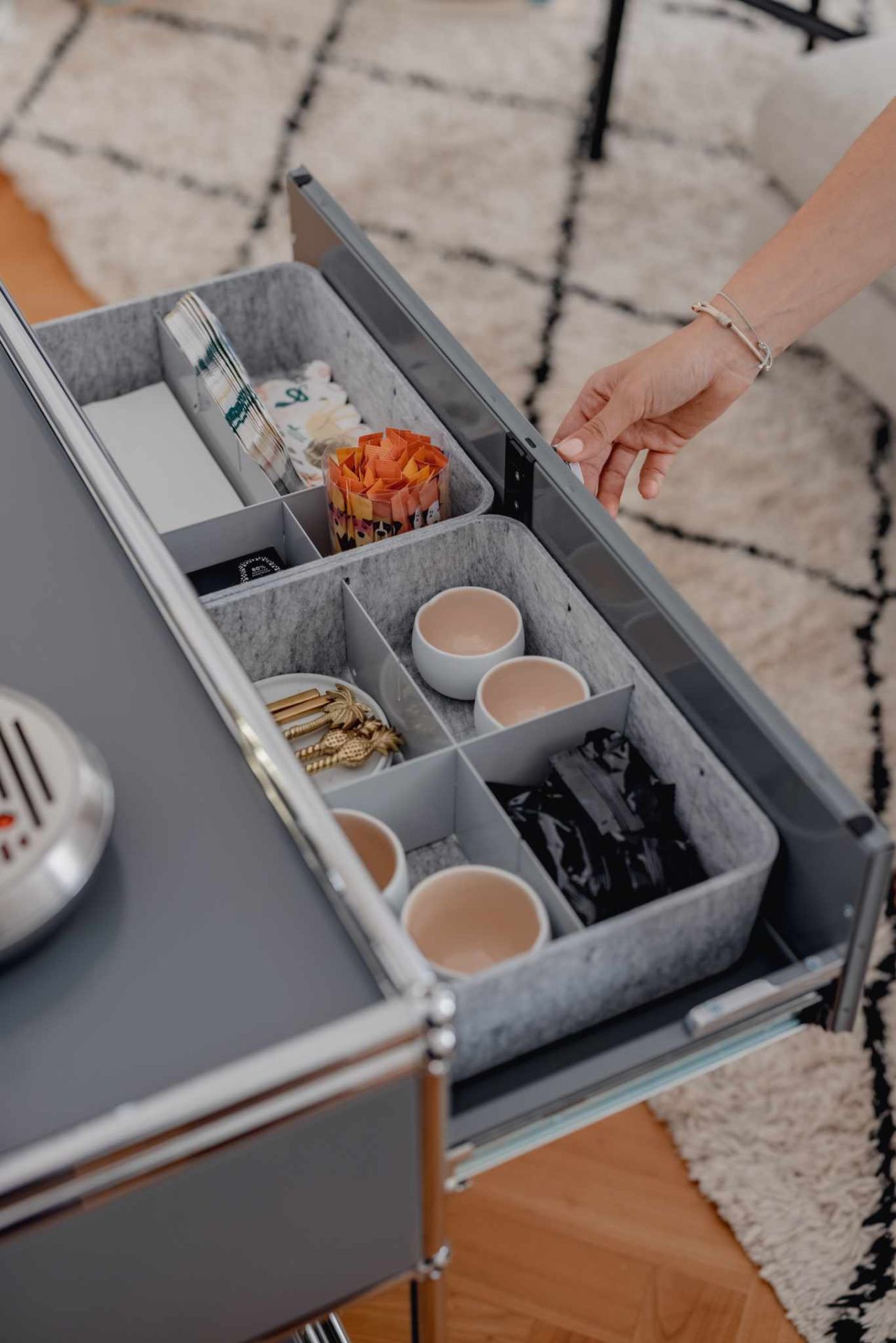 USM Haller Inos Box high with tray
