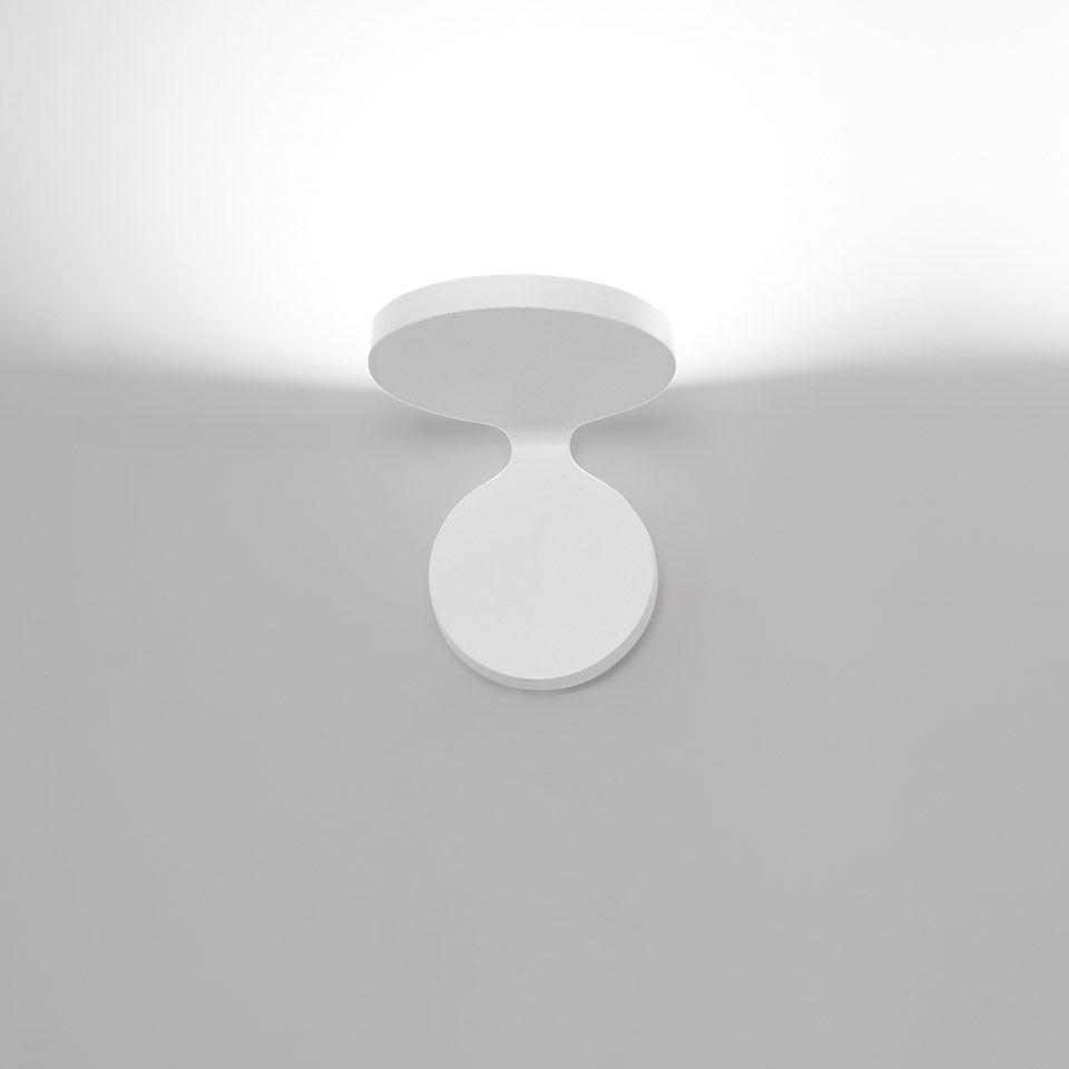 Rea 12 wall light Artemide