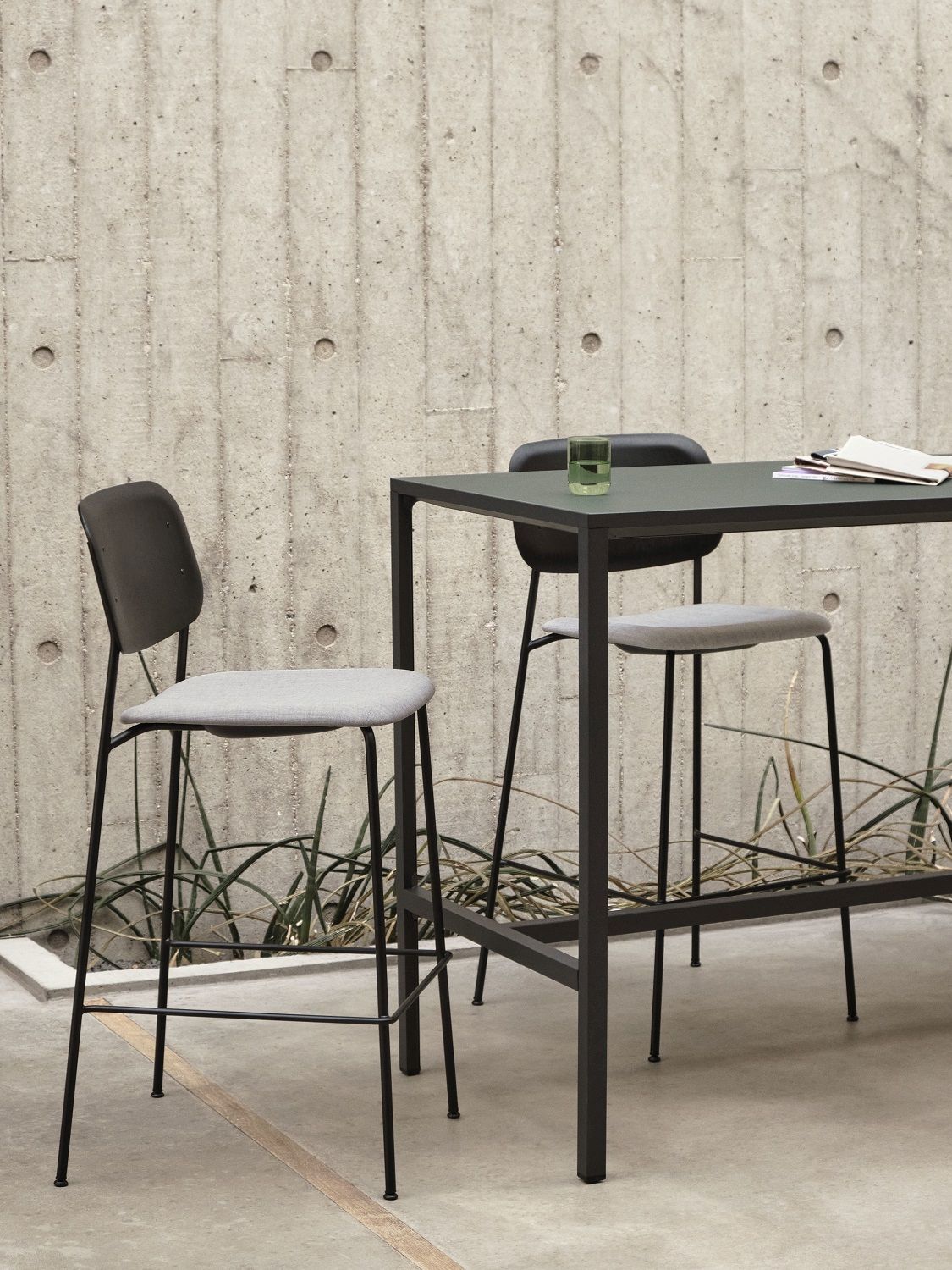 Soft Edge 90 Bar Stool Low / High Hay