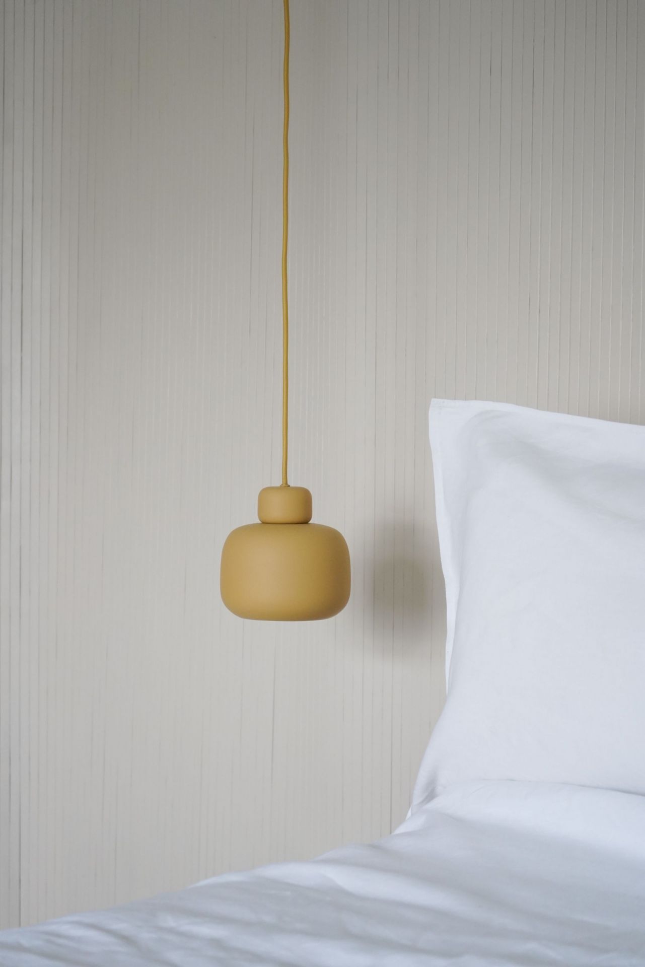 Stone Pendant light small Woud