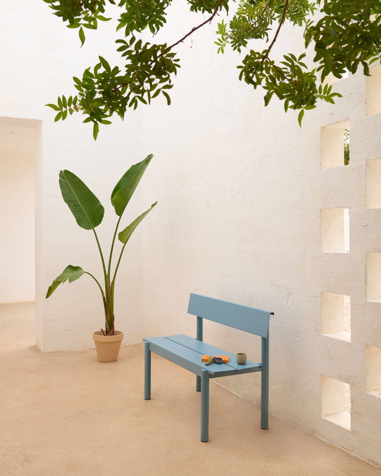 Linear Steel Bench Outdoor bench with backrest 170x34 cm Muuto
