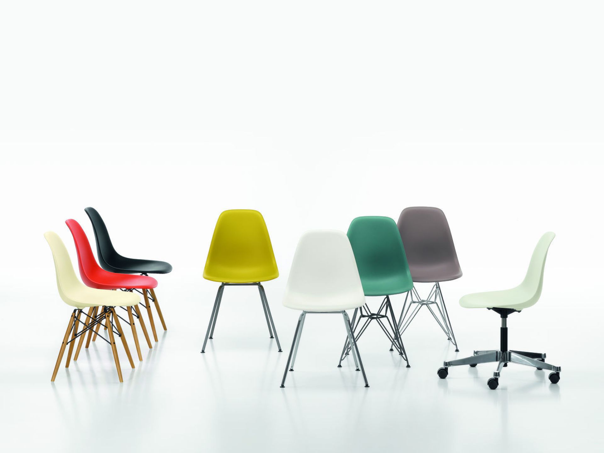 Eames Plastic Side Chair PSCC Swivel chair with seat cushion Vitra