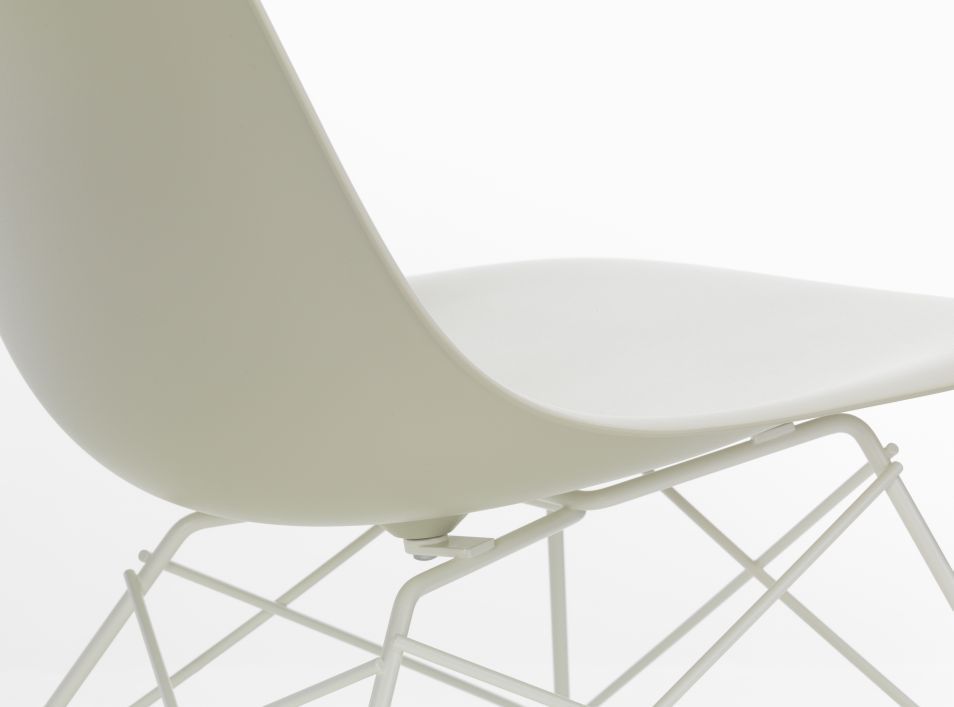 Eames Plastic Side Chair LSR Chair Vitra