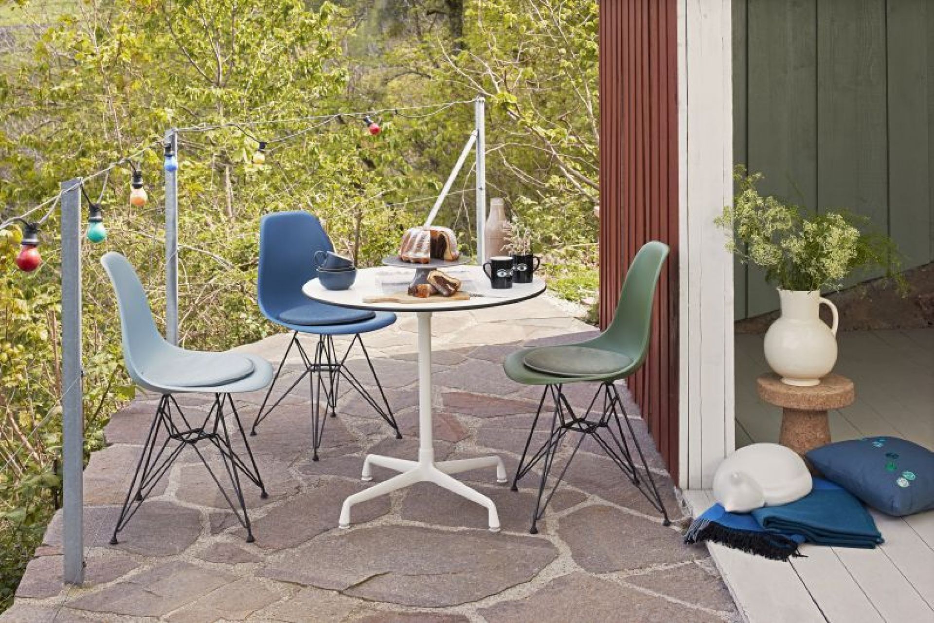 Eames Contract Table round Ø70 cm Vitra