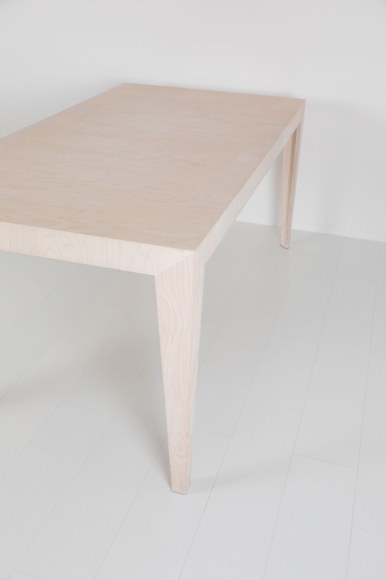MARTA Minimalist Wooden Table Das ganze Leben