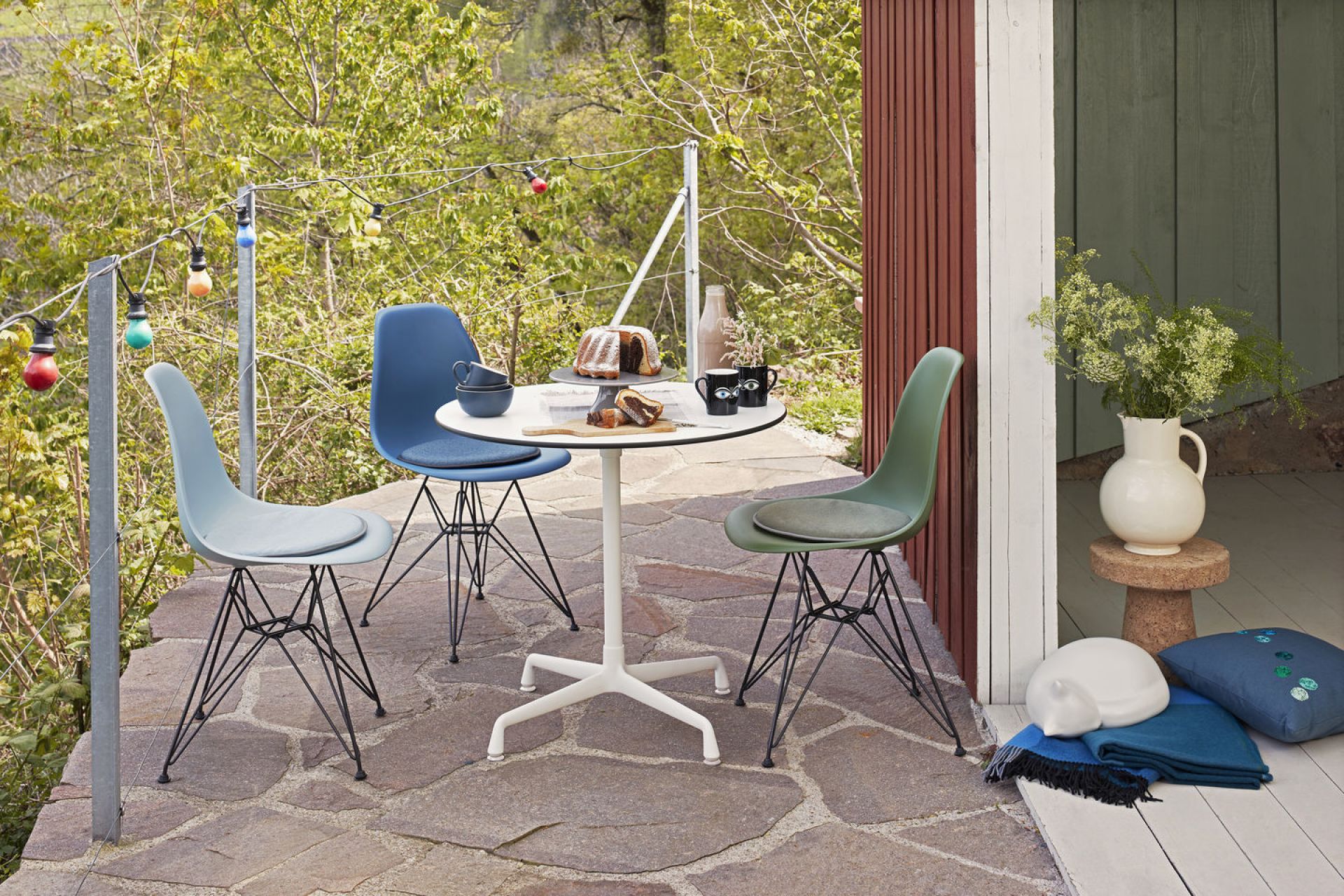 Eames Plastic Side Chair DSR Chair Vitra Chrome Pebble