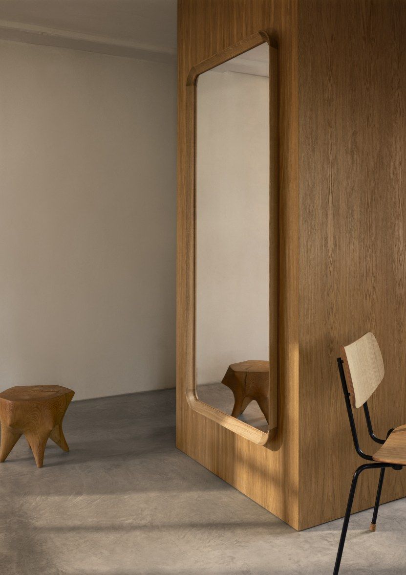VLA62 Radio House Mirror Mirror Carl Hansen & Søn