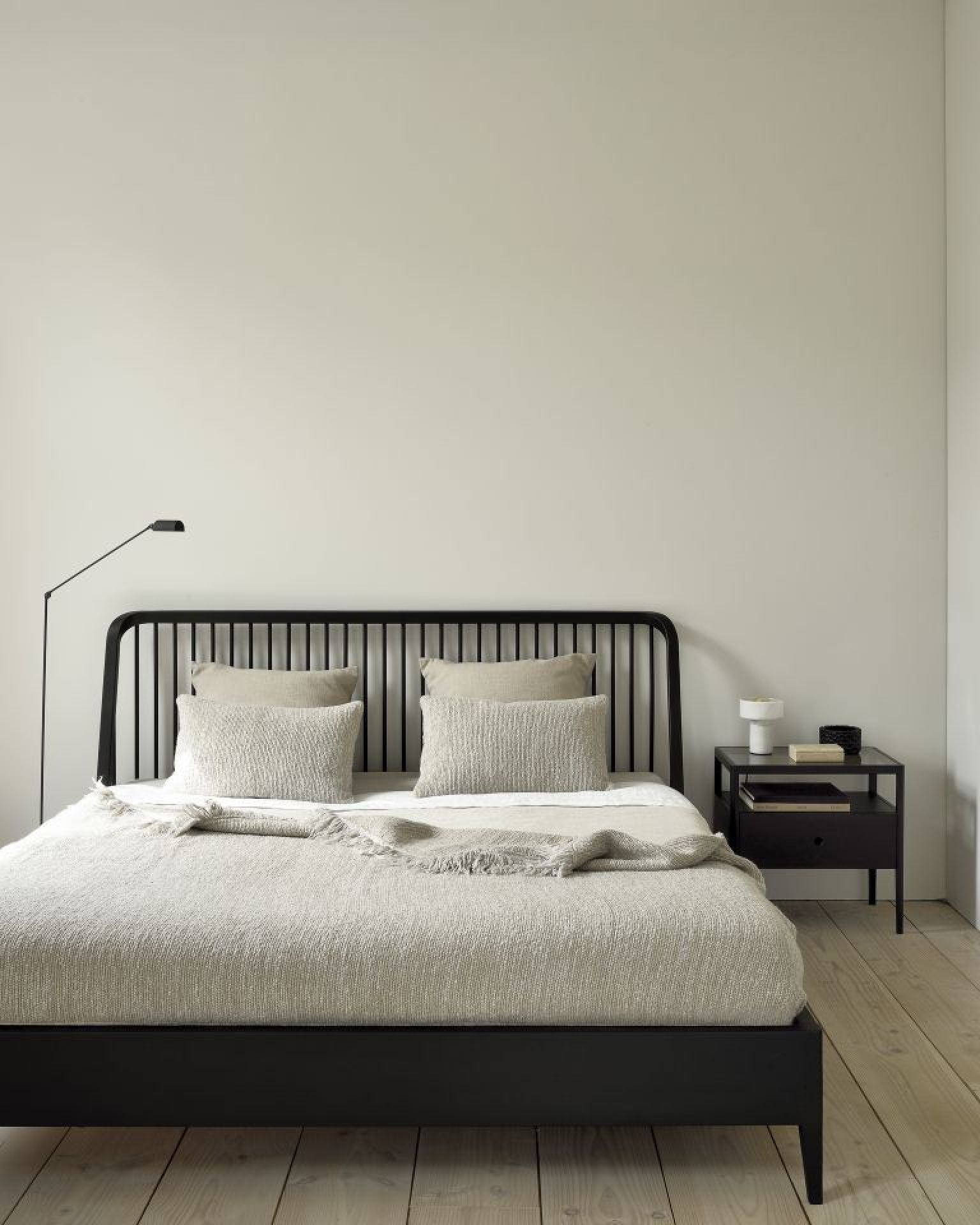 Spindle Bed Oak Black Ethnicraft