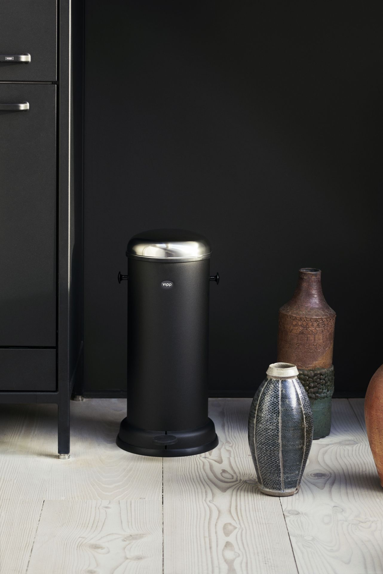 Pedal Bin 18 L black Vipp Pedal Bin 18 L black Vipp