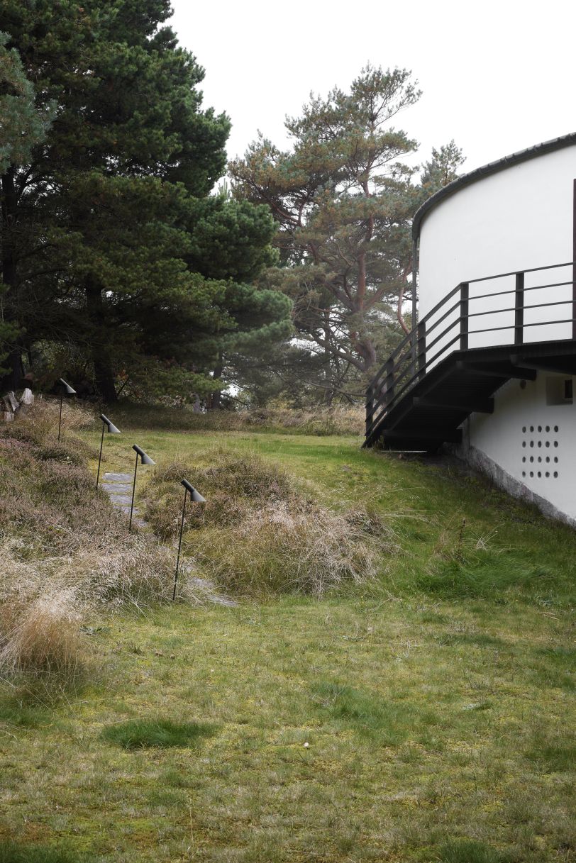 AJ Garden Bollard Light Long Louis Poulsen