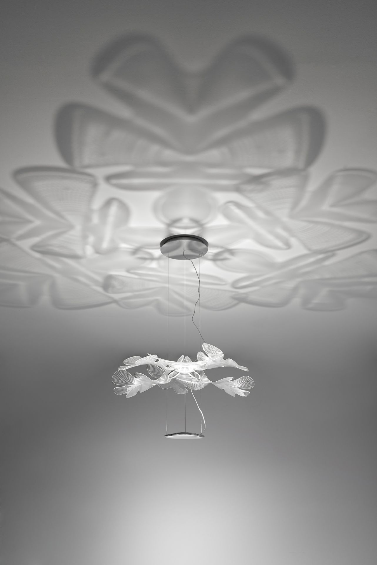 Chlorophilia pendant lamp structure chrome diffuser transparent Artemide