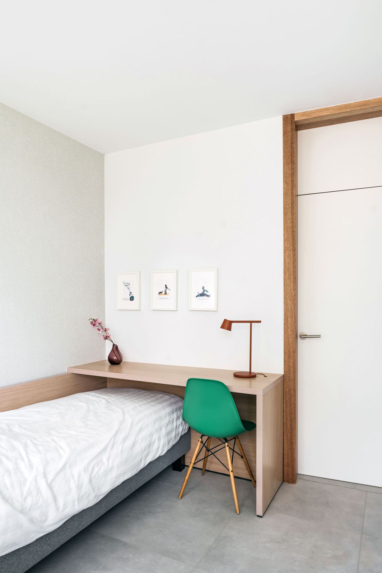 Eames Fiberglass Chair DSW Chair Vitra 