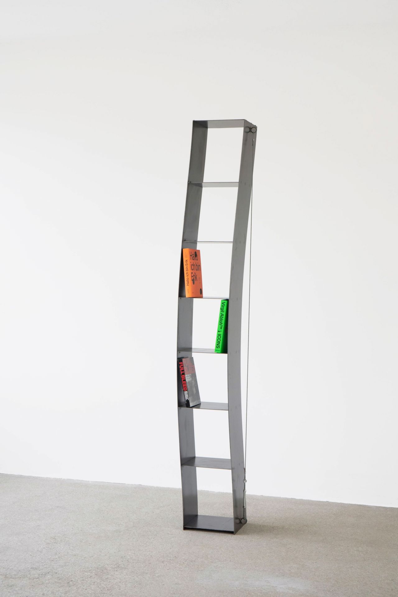 Gespanntes Regal Shelf Nils Holger Moormann