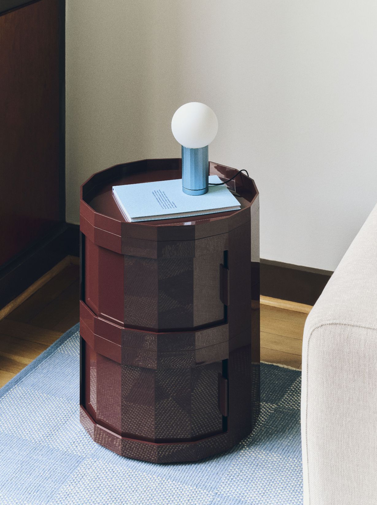 Facet Cabinet 20 Storage Space Hay