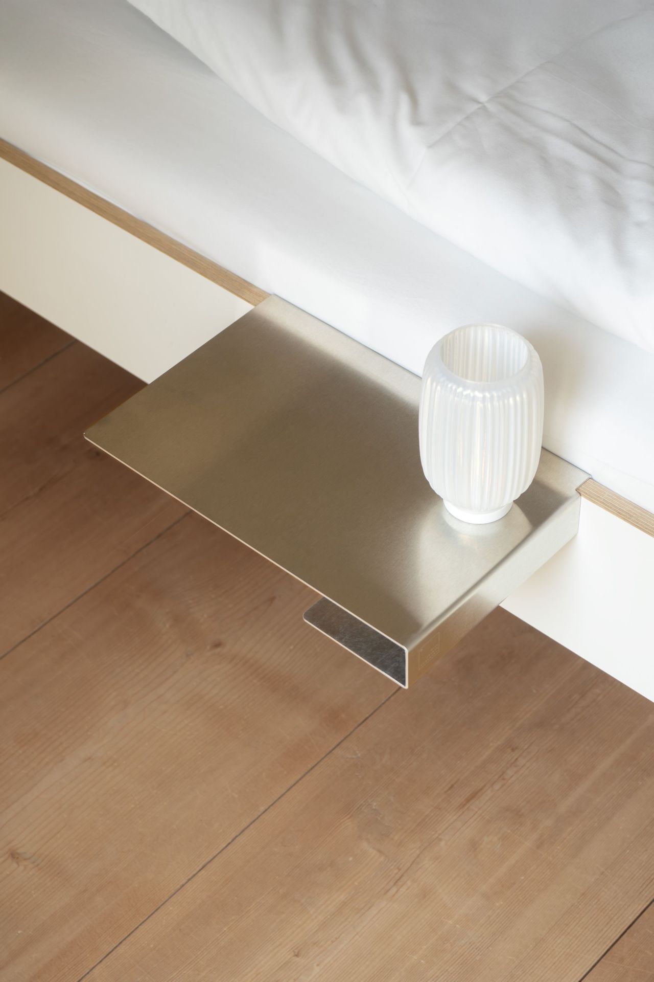 Bed edge light side shelf for Siebenschläfer / Tagedieb Nils Holger Moormann
