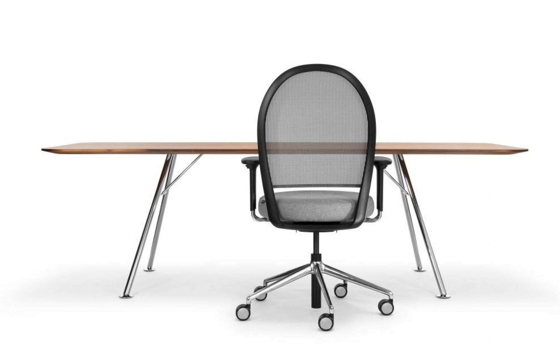 Akio Steel Table Girsberger