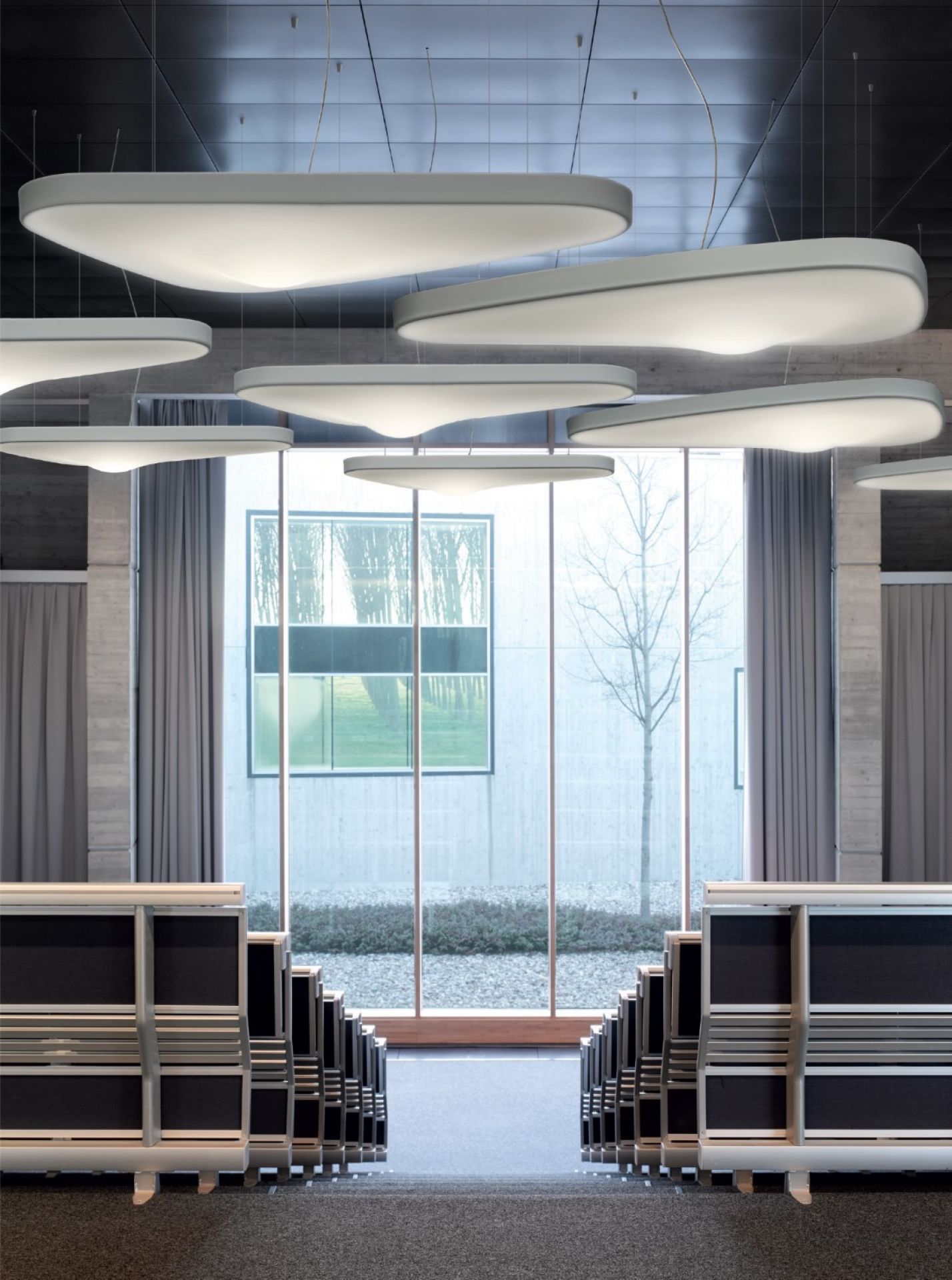 D71PV Petale LED Pendant Light Luceplan
