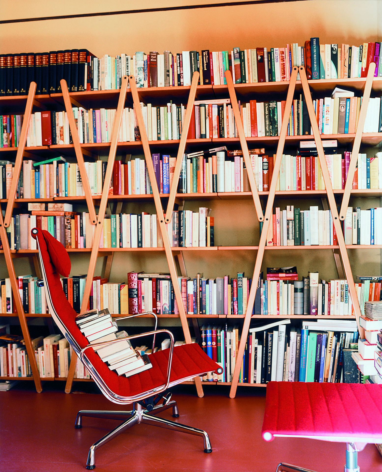 Aluminium Chair EA124 / EA 124 Armchair Vitra