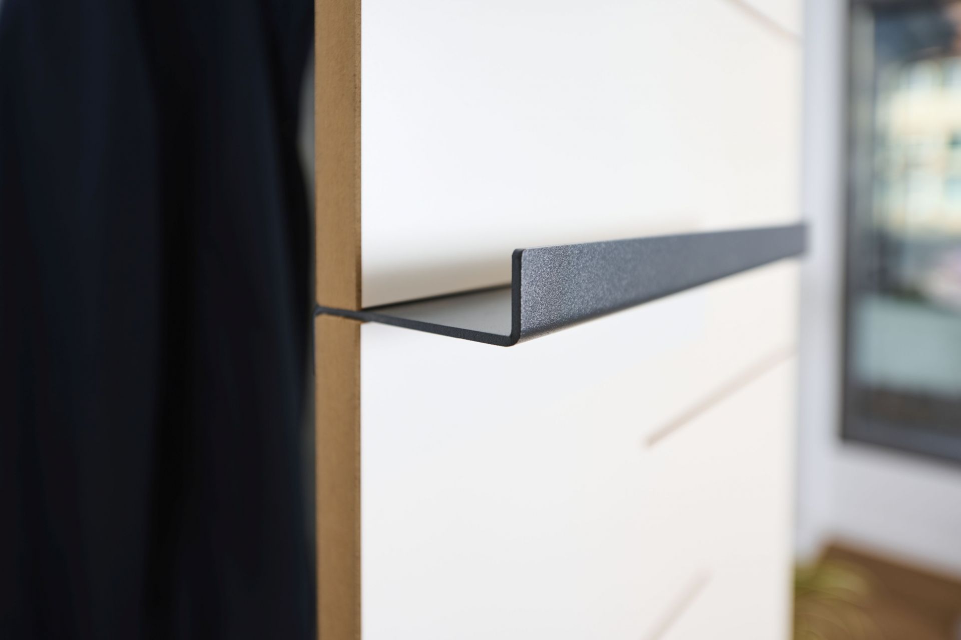 Angeber shelf Tojo