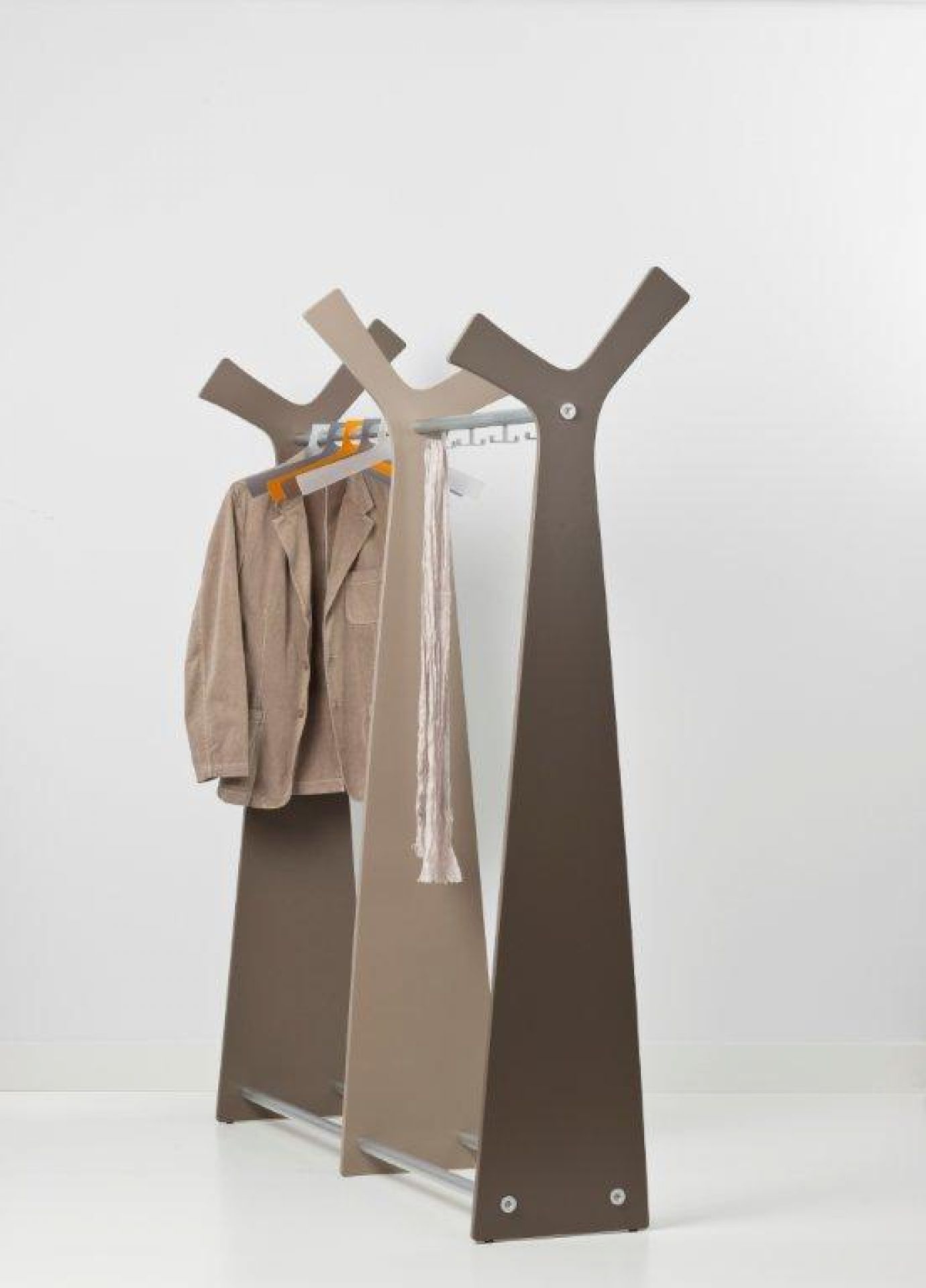 Forest clothes stand Cascando