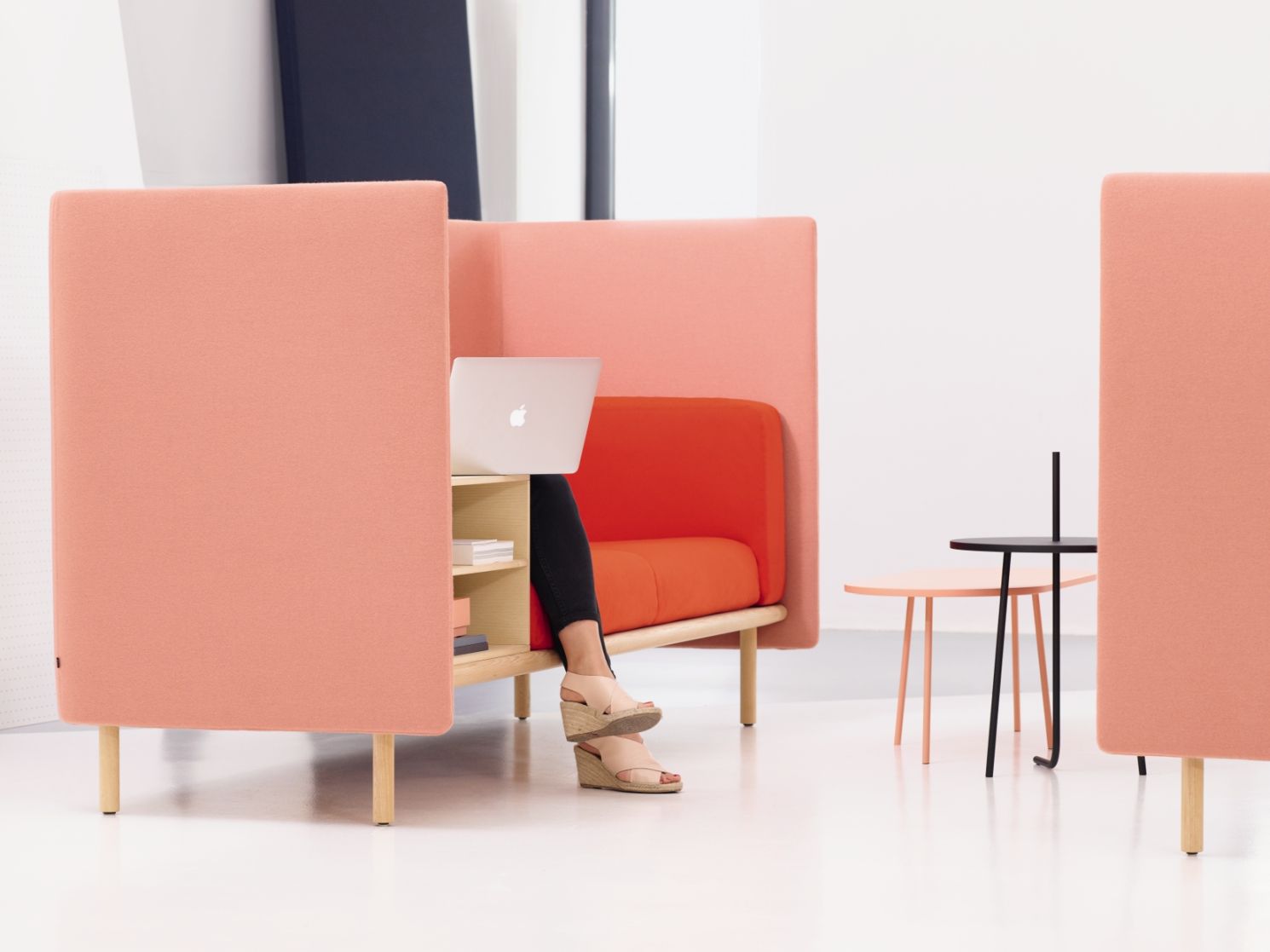 Floater 2-Seater Sofa Cor