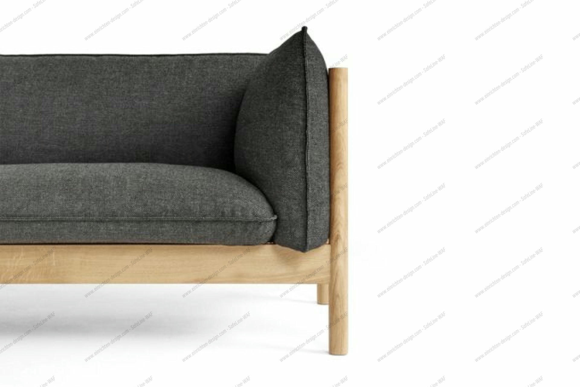 Detailaufnahme des Arbour Sofas von Hay mit grauem Stoffbezug und Eichenholzgestell.