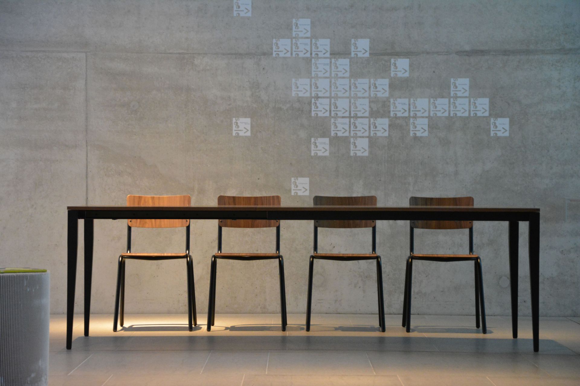 Jupiter Extending Table Jan Kurtz