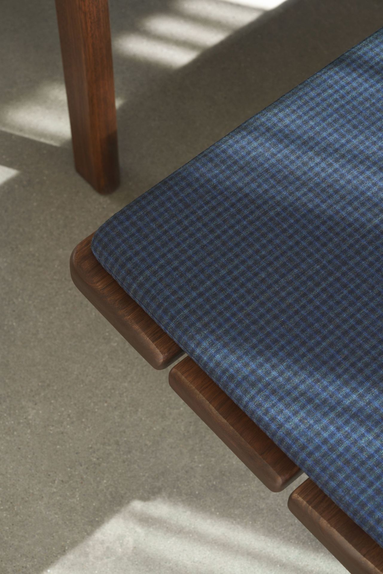 Asserbo Series Table Dark Oiled Eucalyptus Carl Hansen & Søn