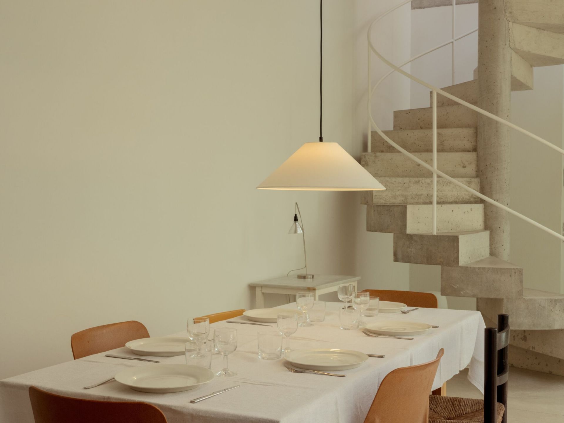Sísísí cónicas planas MT5 Suspension lamp Ø64cm white Santa & Cole