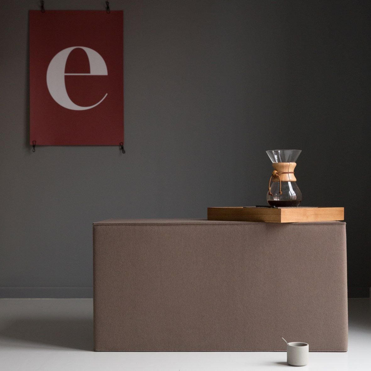 Cuboid seating stool Hey Sign