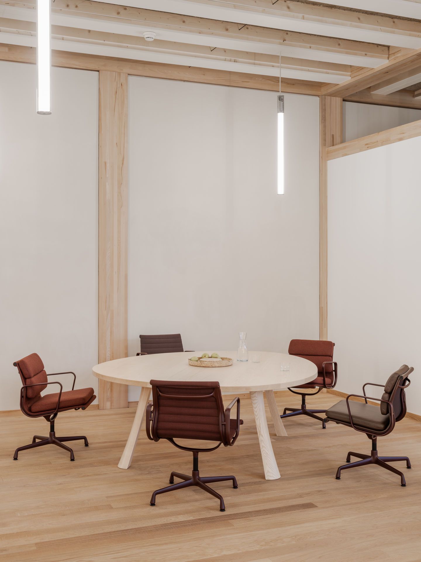 Aluminum Chair EA107 / EA 107 Chair Vitra