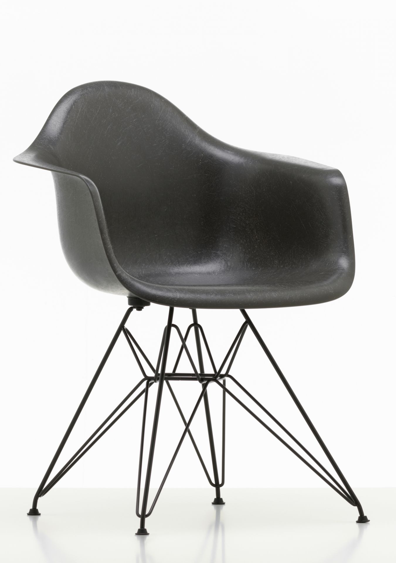 Eames Fiberglass Arm DAR Chair Vitra | VITRA 44044000