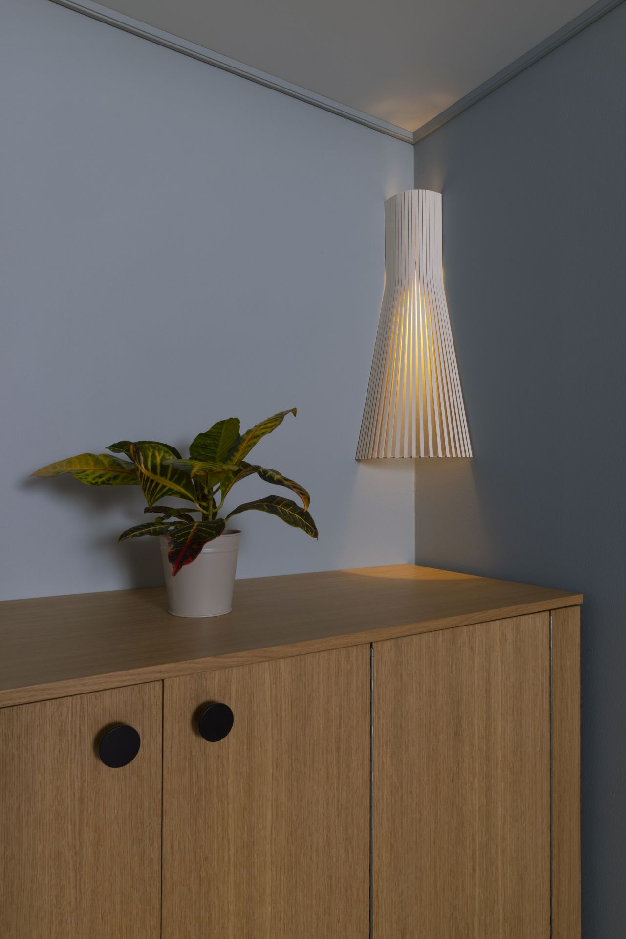 Secto 4236 corner lamp Secto Design