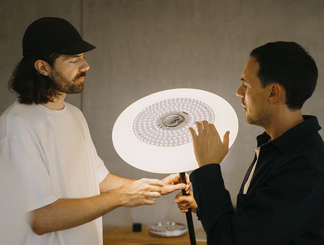 Oto floor lamp circular base Belux Oto floor lamp circular base Belux