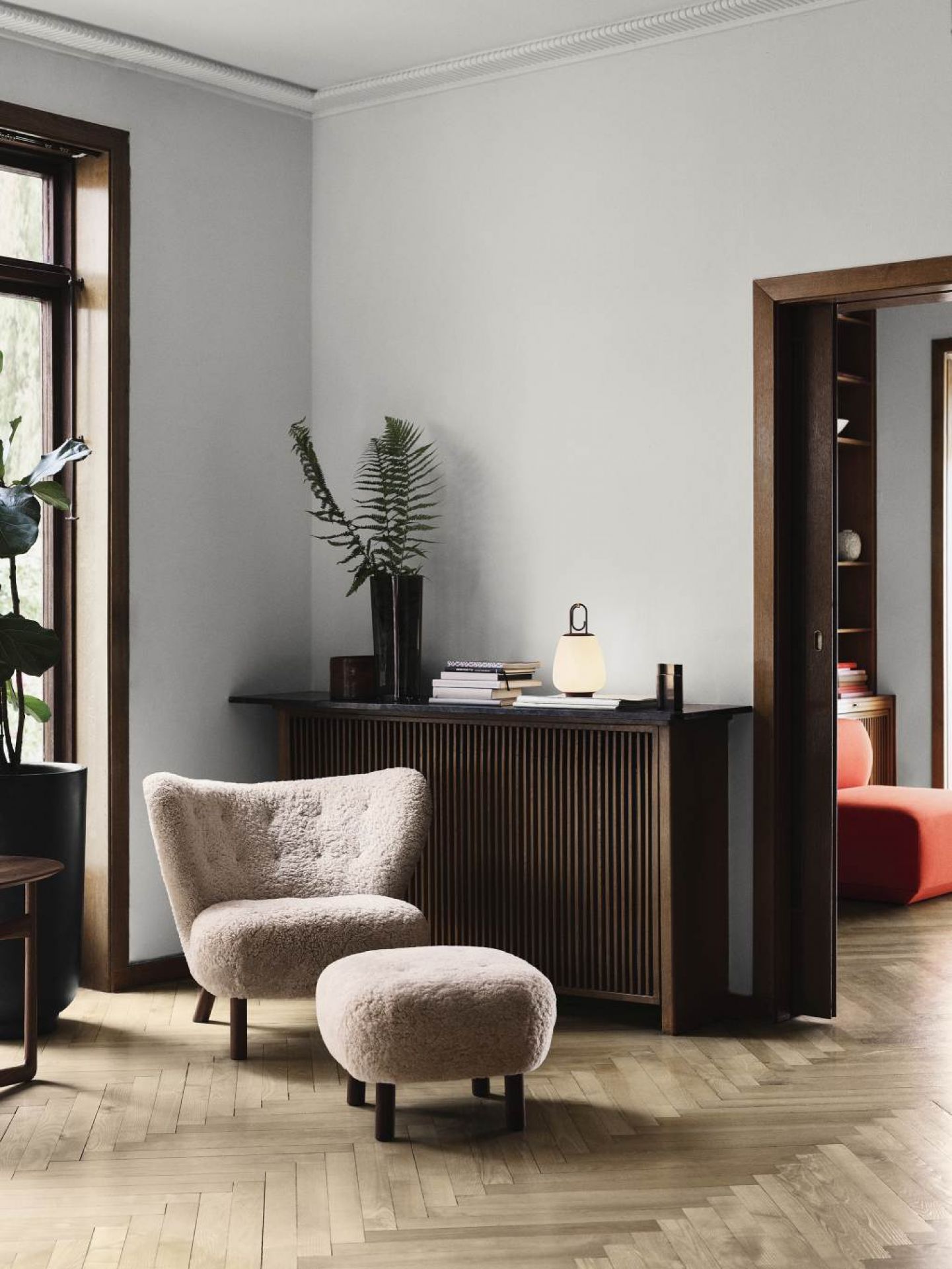 Little Petra VB1 Lounge Chair Andtradition Walnut - Moonlight - with stool