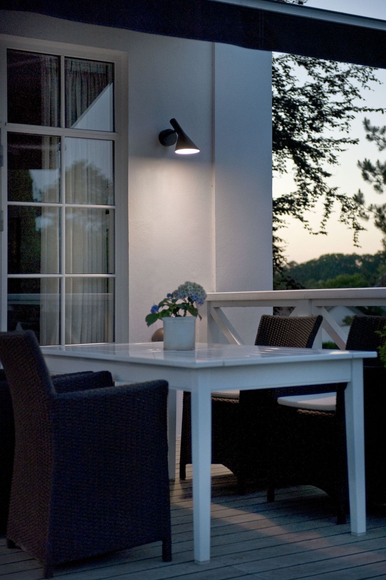 AJ 50 Outdoor Wall Light Louis Poulsen