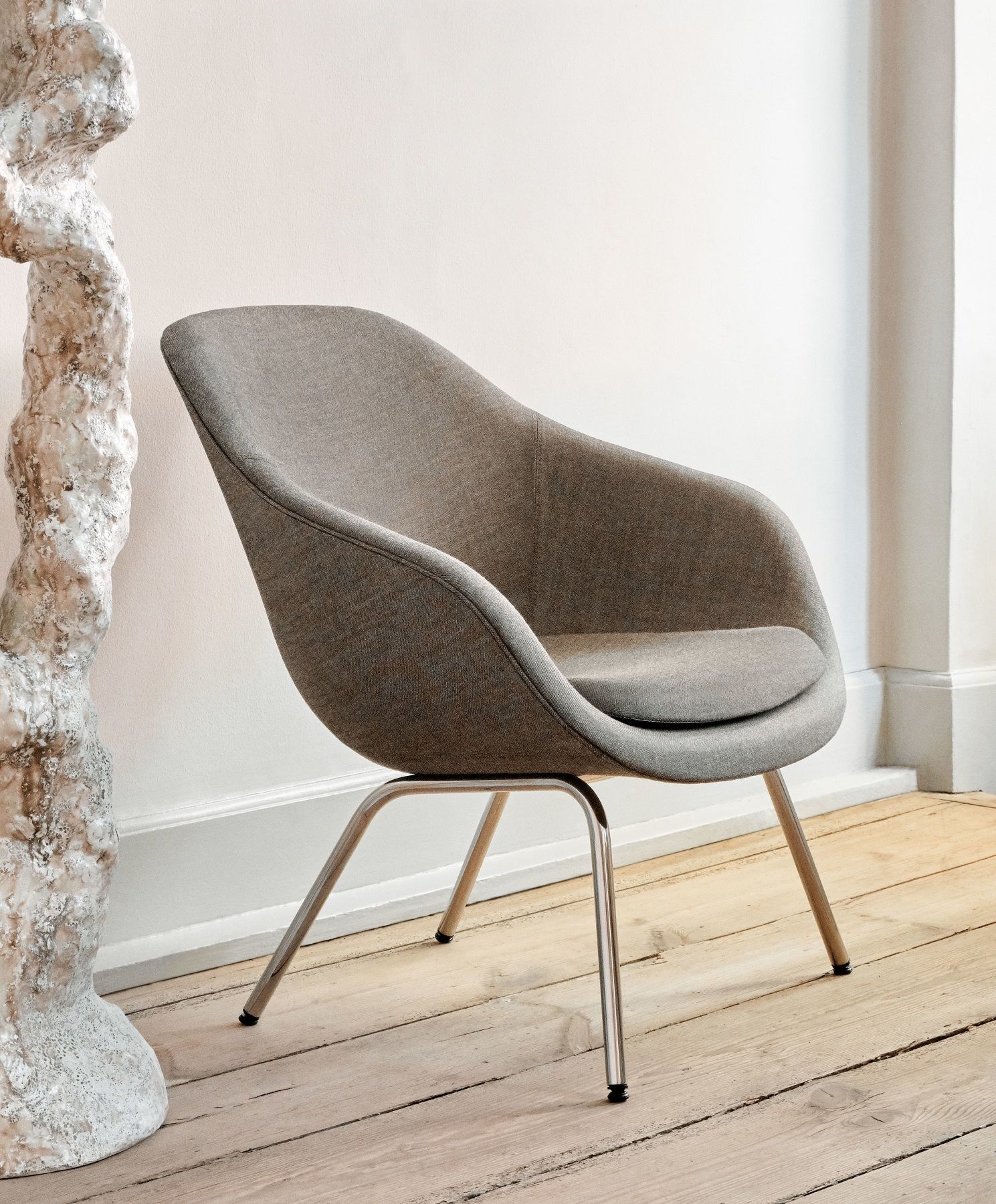 About a Lounge AAL 87 / AAL87 Armchair Hay